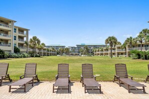 Property grounds - 3BR Beach Condo at Boutique Resort with Scenic Views and Gulf-Side Pool Sleeps 8 (Destin)