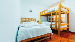 Standard Quadruple Room, 1 Bedroom | Down comforters, pillowtop beds, desk, laptop workspace - Hospedaje Ayuva (Paracas)