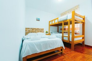 Neljän hengen standard-huone, 1 makuuhuone | Untuvapeitot, pillowtop-patjalliset sängyt, yksilöllisesti sisustettu