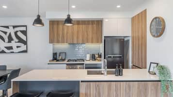 Coffee/tea maker, fridge, microwave, oven