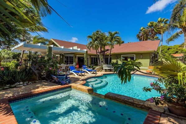 Villa | 5 bedrooms - Spacious 5BR Home w Amazing Garden Privatepool (Noord)
