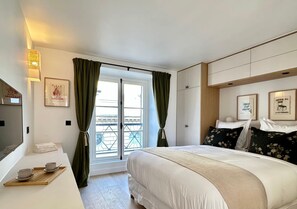 4 Schlafzimmer, Schreibtisch, Bügeleisen/Bügelbrett, Reisekinderbett