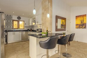 2 bedrooms - Breathtaking Views 2br3ba Private Pool Large Space (Noord)