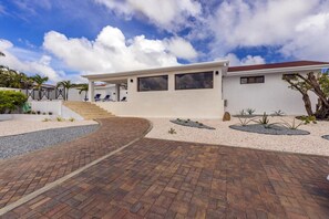 House | 2 bedrooms - Breathtaking Views 2br3ba Private Pool Large Space (Noord)