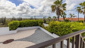A rooftop garden with cacti, palm trees, and a view of a cityscape. - Breathtaking Views 2br3ba Private Pool Large Space (Noord)
