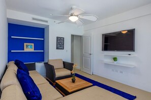 Apartment - Oceanfront Penthouse 4BR w Roof Top Deck w Jacuzzi Eagle Beach (Oranjestad)