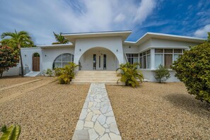 Villa | 2 bedrooms - - Large Private Pool With Outdoor Dining - Centrally Located in the Island - Poo (Paradera)
