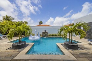 Villa | 4 bedrooms - NEW Modern 4BR 4 5BA w Pool Outdoor Dining (Noord)