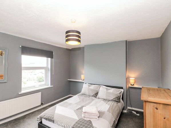 2 bedrooms, individually decorated, individually furnished, free WiFi - White Rose Apartment (Bridlington)