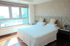 2 عدّة غرف نوم ومكواة/لوح كي وواي فاي وملاءات أسرّة