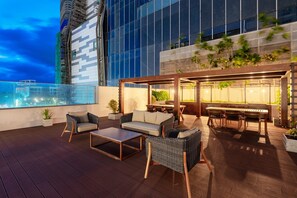 تناول الطعام بالخارج