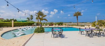 Amazing 4br3 5BA Villa w Private Pool Goldcoast