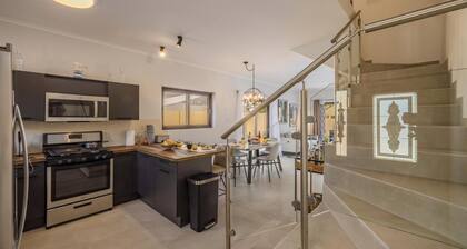 NEW Modern 2 Bedroom Townhome Gold Coast