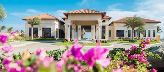 NEW Modern 2 Bedroom Townhome Gold Coast