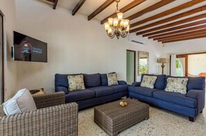 Villa | 7 bedrooms - Villa Allegra Family Vacation Home w Pool BBQ (Noord)