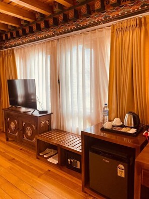 Ylelliset vuodevaatteet, untuvapeitot, memory foam -patjalliset sängyt