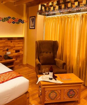 Premium bedding, down comforters, memory foam beds, minibar - Lhayhuel Resort & Spa (Paro)