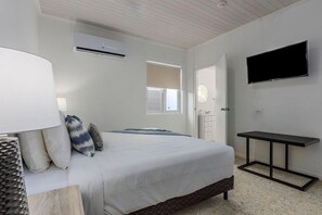 Villa | 2 bedrooms - 3BR Home w Pool in Downtown 5min Walk 2 Beach (Oranjestad)