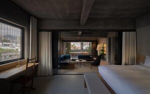 Superior-Suite, 1 King-Bett, Terrasse, Stadtblick | Hochwertige Bettwaren, Daunenbettdecken