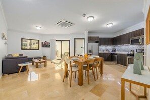 Apartment | 1 bedroom - Beautiful 1BR Condo w Large Balcony in Palm Beach (Noord)