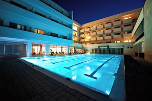 Outdoor pool - Rezidencia OPERA (Turcianske Teplice)