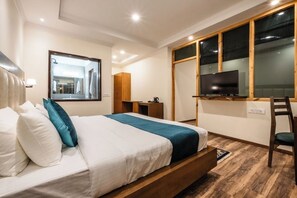 Deluxe Room | Hypo-allergenic bedding, desk, bed sheets - Hotel Kharu Vilaasa (Leh)