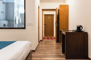 Deluxe Room | Hypo-allergenic bedding, desk, bed sheets - Hotel Kharu Vilaasa (Leh)