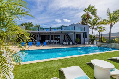 Unique Modern 4BR w Large Private Pool Mini Golf