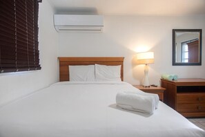 Apartment - Sunny Pool Haven in the Heart of Aruba Pool BBQ (Noord)