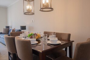 2 bedrooms - 2BR 3BA GYM Pools 24 7 Security Restaurant (Noord)