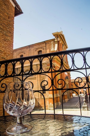 Property grounds. Il Palazzetto