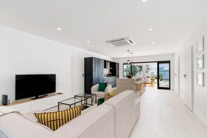 3 bedrooms - Brand NEW 3br2ba Villa With Pool in Great Location (Noord)