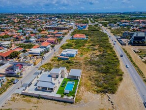 Villa | 4 bedrooms - NEW 4br4ba Villa Across of Palmbeach w Pvt Pool (Noord)