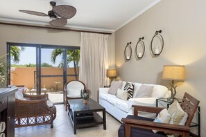 House | 2 bedrooms - 2BR 3BA Town Home w GYM Tennis Courts Pools (Noord)