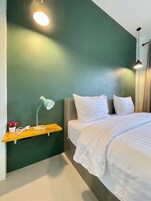 Espacio para trabajar con laptop, wifi gratis y ropa de cama 
