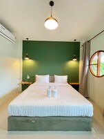 Espacio para trabajar con laptop, wifi gratis y ropa de cama 