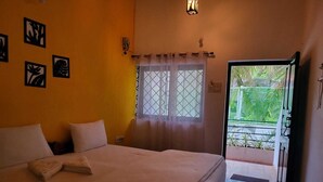 Deluxe Room | Desk, WiFi (free), bed sheets - Colonel's Beachside Resort (Anjuna)