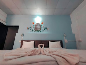 Habitación superior | Escritorio, wifi gratis, ropa de cama