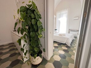 1 bedroom, desk, travel cot, WiFi - Coniger 4 vacation home in Lecce's historic center with Wifi and smart TV (Lecce)