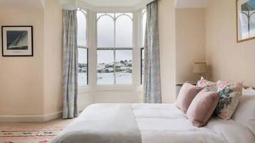 6 bedrooms, free WiFi, bed sheets