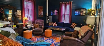 Athensmusic Gem 1 mile from Town