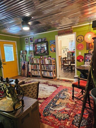 Athensmusic Gem 1 mile from Town