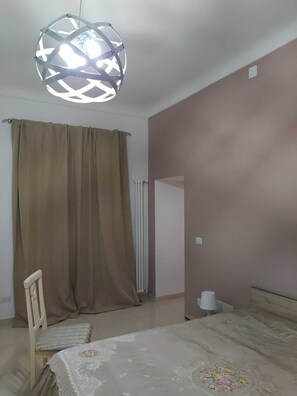 2 Schlafzimmer, Schreibtisch, Bügeleisen/Bügelbrett, kostenloses WLAN