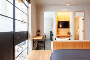 1 makuuhuone, työpöytä, silitysrauta/-lauta, Wi-Fi