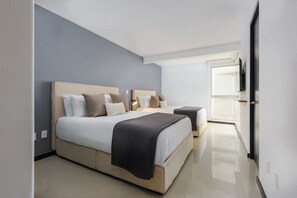 2 habitaciones, escritorio, tabla de planchar con plancha y wifi gratis