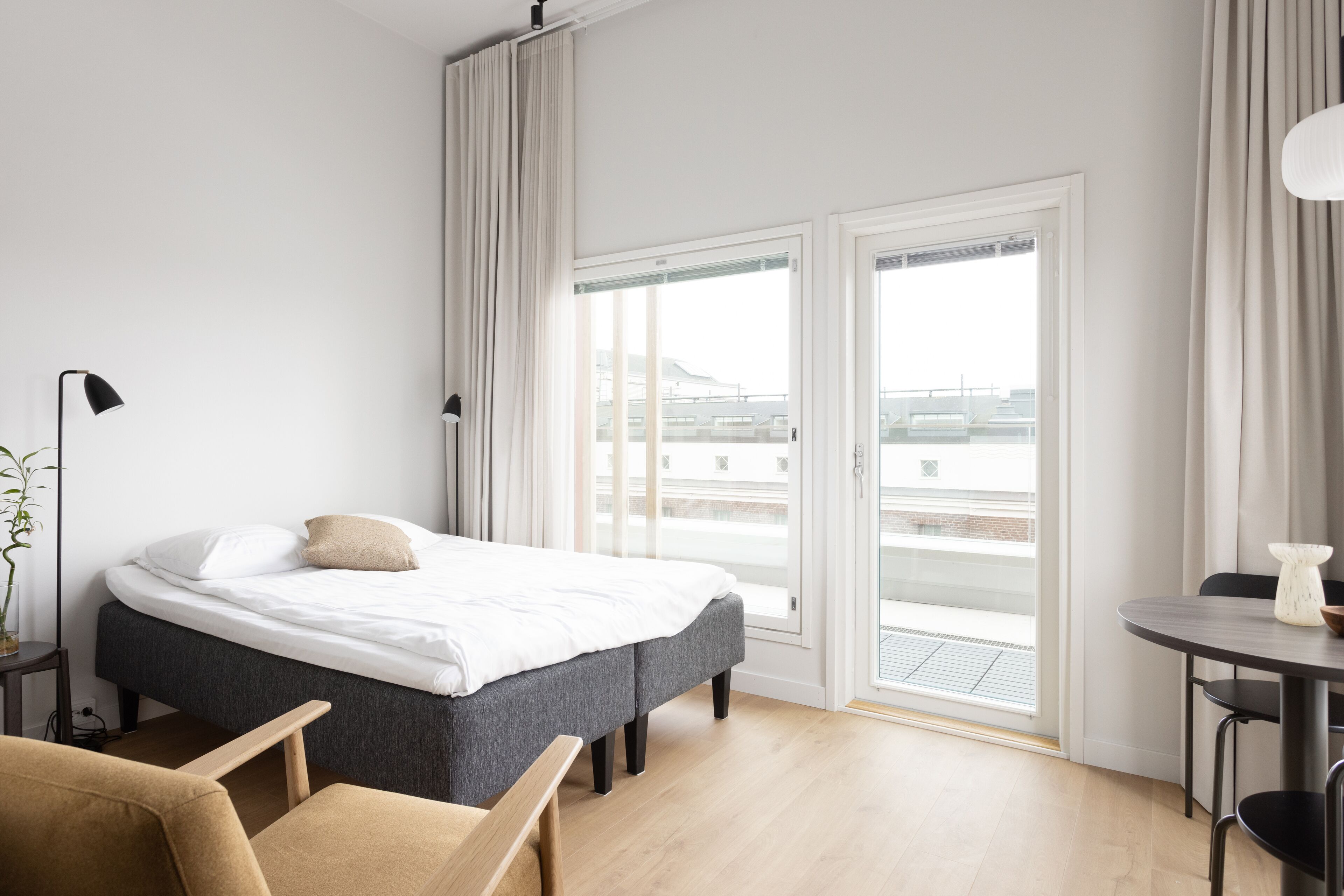 Standard studio with a rooftop terrace | Desk, laptop workspace, blackout drapes, soundproofing