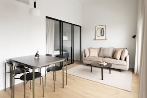 Spacious studio with a rooftop terrace | Desk, laptop workspace, blackout curtains, soundproofing - Noli Katajanokka II (Helsinki)