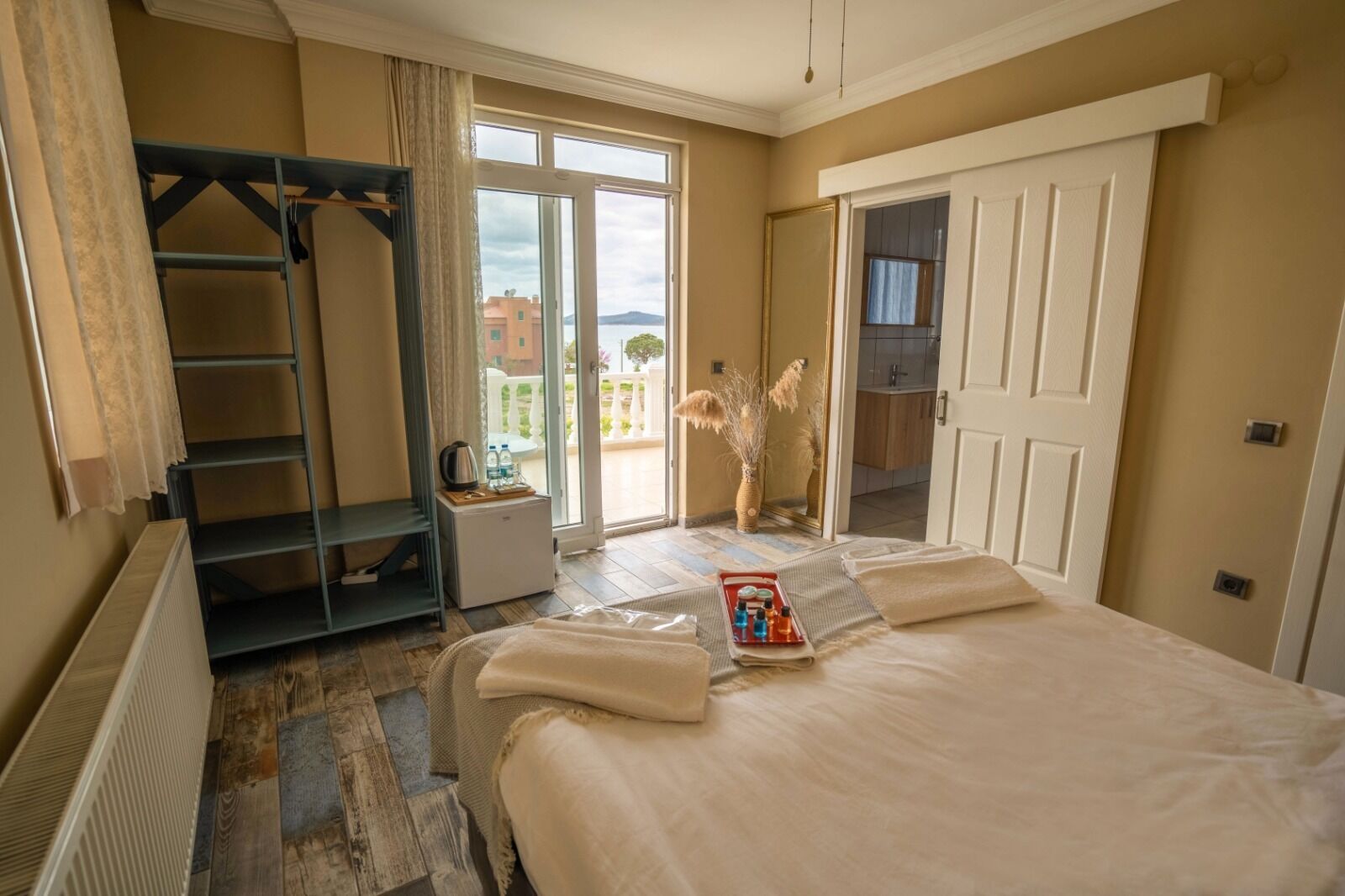 Deluxe Room | 1 bedroom, free WiFi