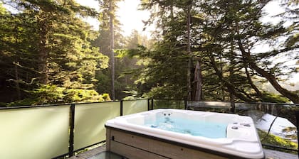 Hot Tub · Spacious Cabin w/ Views on Terrace Beach! ⎮Captain's Quarters