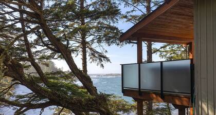Hot Tub · Spacious Cabin w/ Views on Terrace Beach! ⎮Captain's Quarters